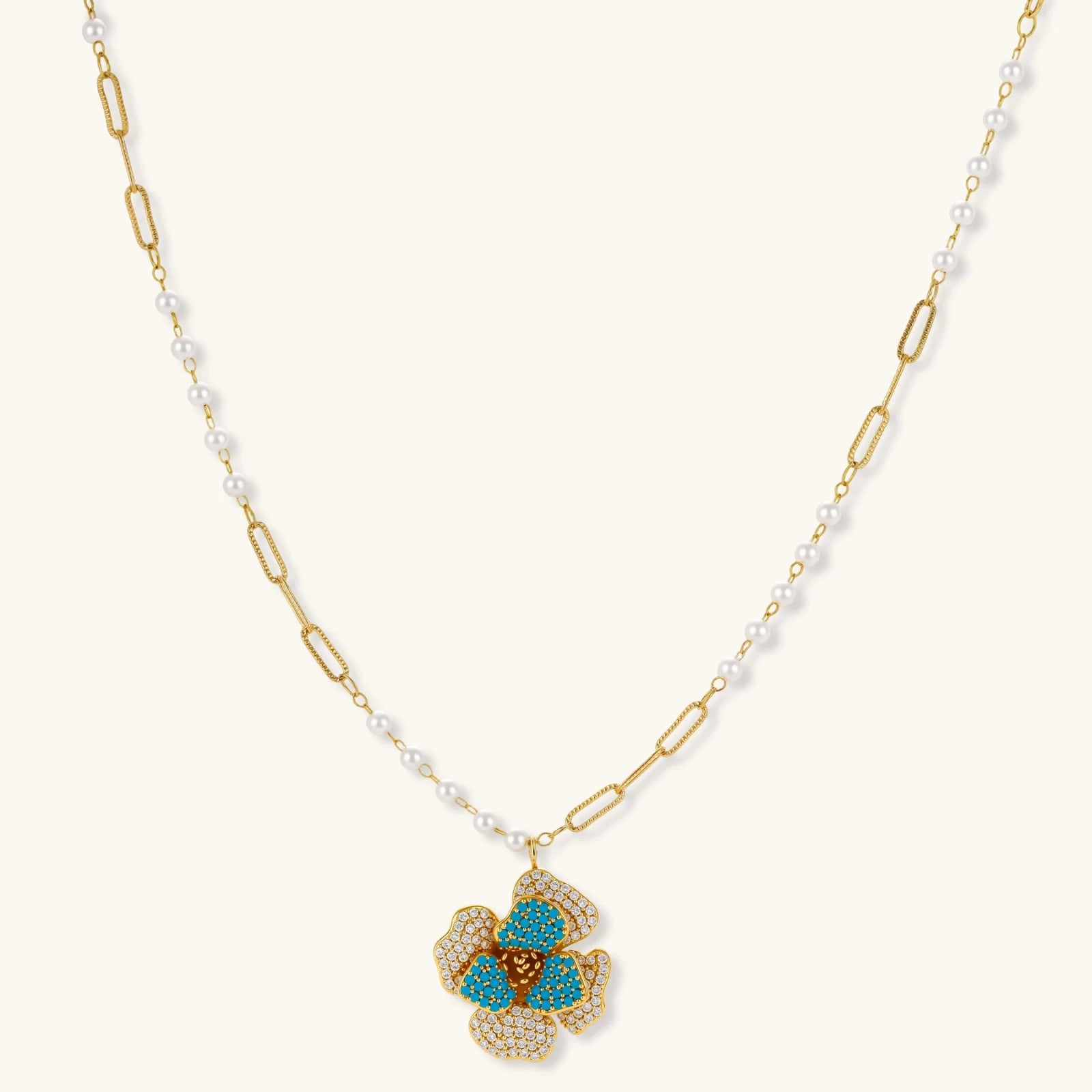 Blooming Sapphire Set gold necklace with flower pendant on plain background